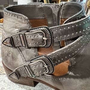 Frye Gray Booties sz 9.5 Leather